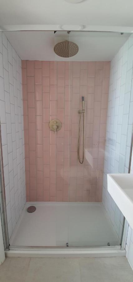 Elegant 5 Bed 4 Bath 'Vogue House' Parisian Style Home Margate Dış mekan fotoğraf