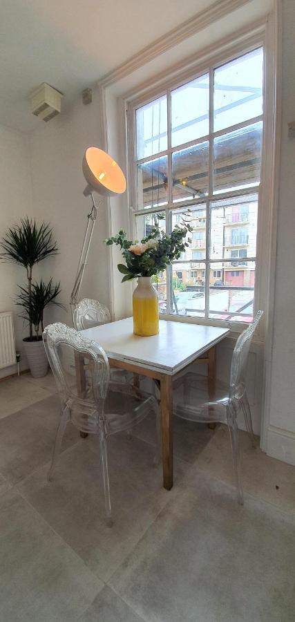 Elegant 5 Bed 4 Bath 'Vogue House' Parisian Style Home Margate Dış mekan fotoğraf