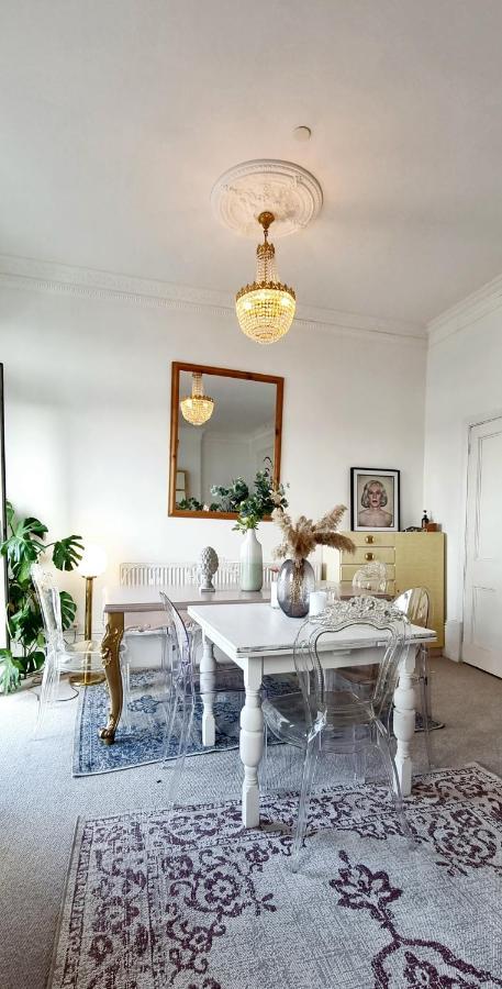 Elegant 5 Bed 4 Bath 'Vogue House' Parisian Style Home Margate Dış mekan fotoğraf