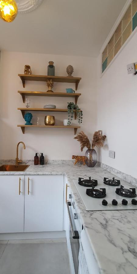 Elegant 5 Bed 4 Bath 'Vogue House' Parisian Style Home Margate Dış mekan fotoğraf