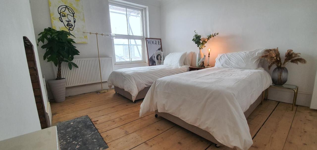 Elegant 5 Bed 4 Bath 'Vogue House' Parisian Style Home Margate Dış mekan fotoğraf