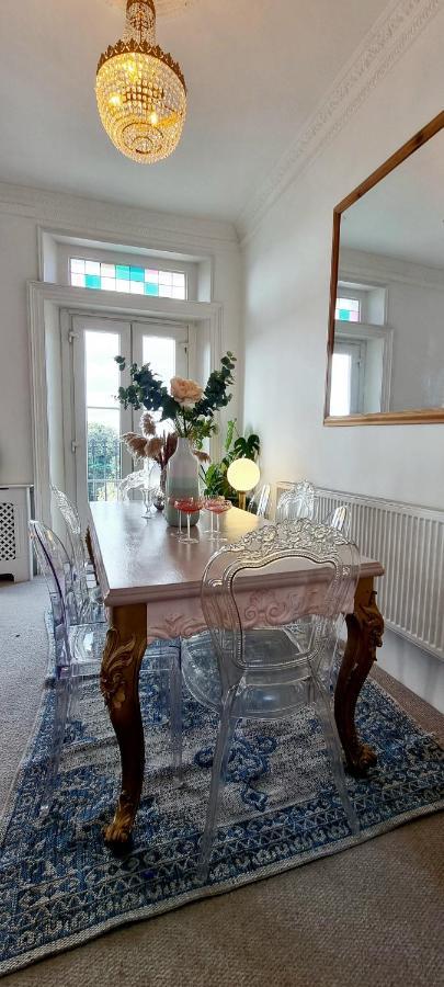 Elegant 5 Bed 4 Bath 'Vogue House' Parisian Style Home Margate Dış mekan fotoğraf